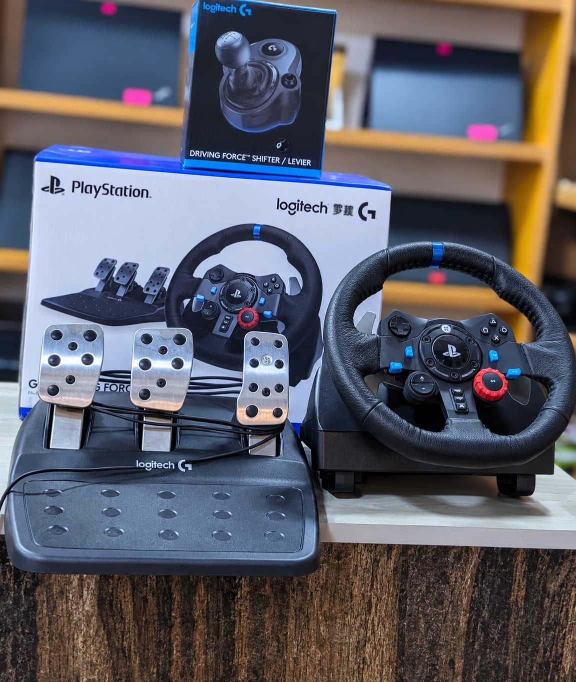 Logitech G29 Driving Force & Logitech Driving Force Shifter